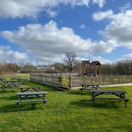 Savoy Country Inn St Clears Bagian luar foto