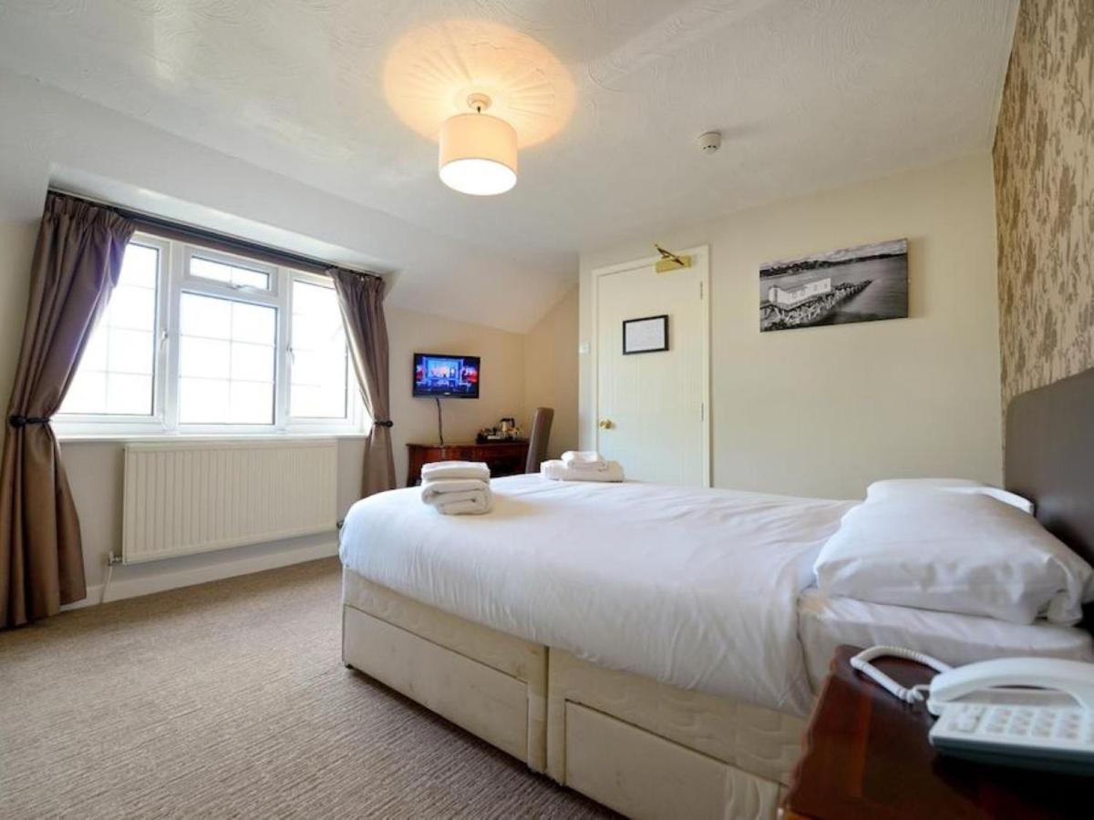 Savoy Country Inn St Clears Bagian luar foto